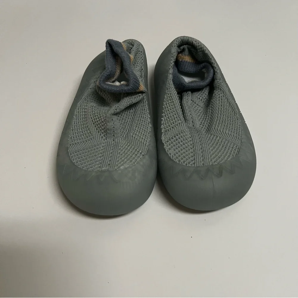 ❤️3/$15 Toddler Gray Slip-On Shoes